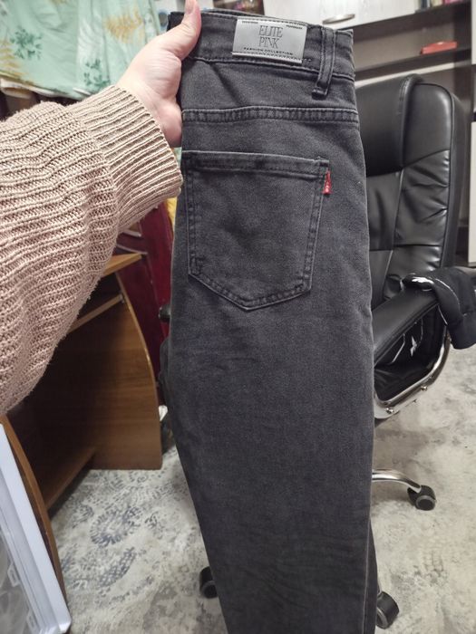 Продаются женские джинсы