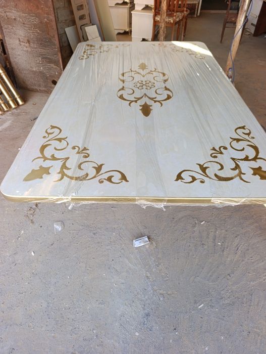 Stol sotiladi Oyoqlari bulinadi