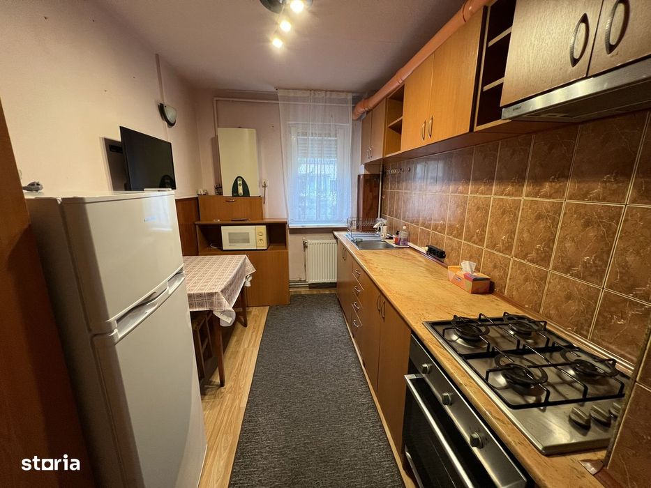 INCHIRIEZ apartament 3 camere,semidecomandat,zona Mihai Viteazul — fotografia 1