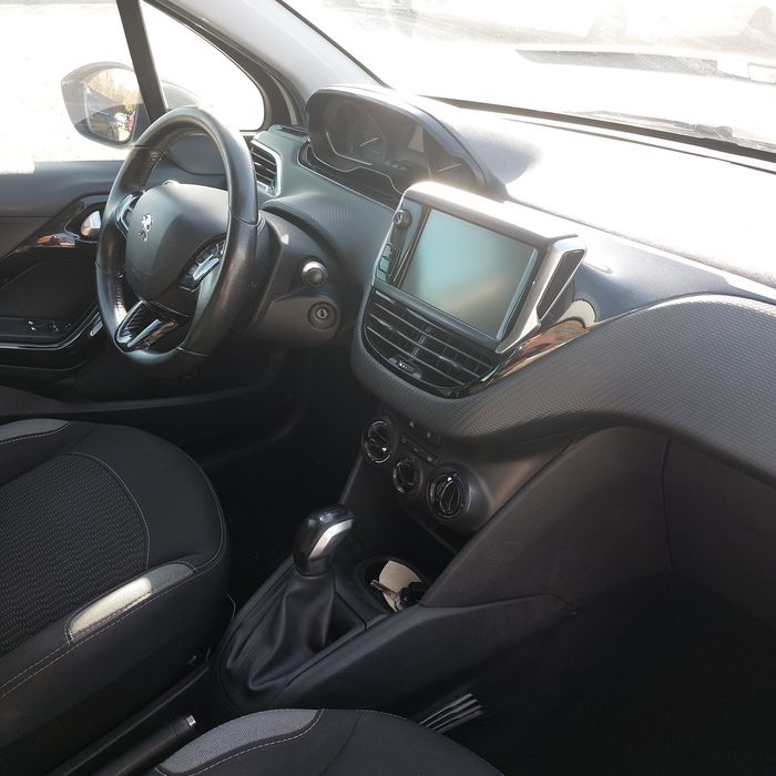 Peugeot 208 benzin