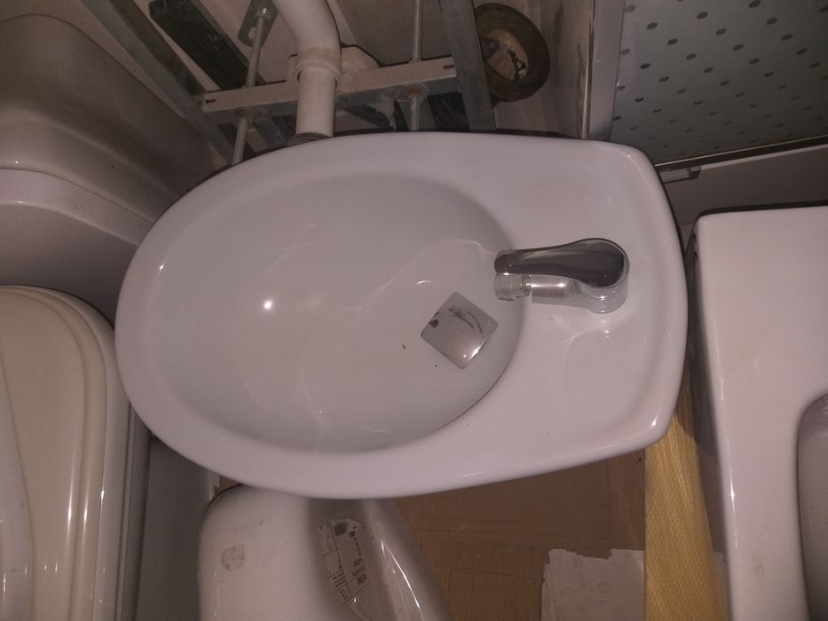 Vand obiecte sanitare WC bideu cada dus