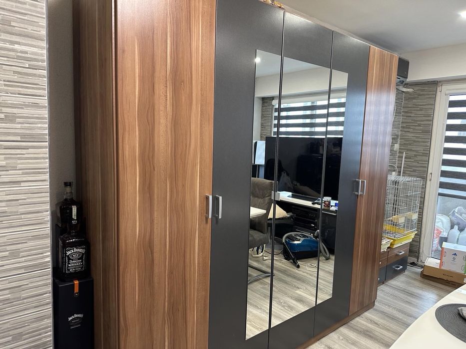 Продавам гардероб