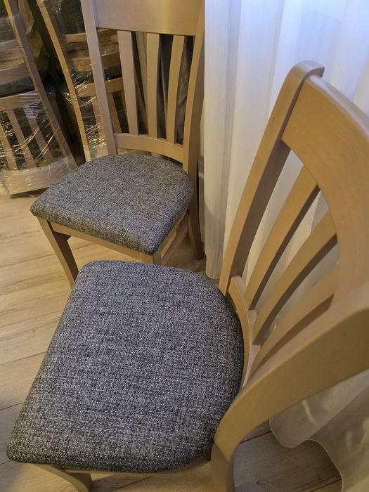 Чисто нови троянски трапезни столове