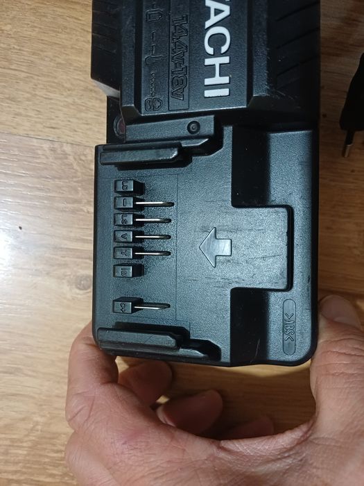 Incarcator baterii HITACHI 14,4V sau 18V Li ion