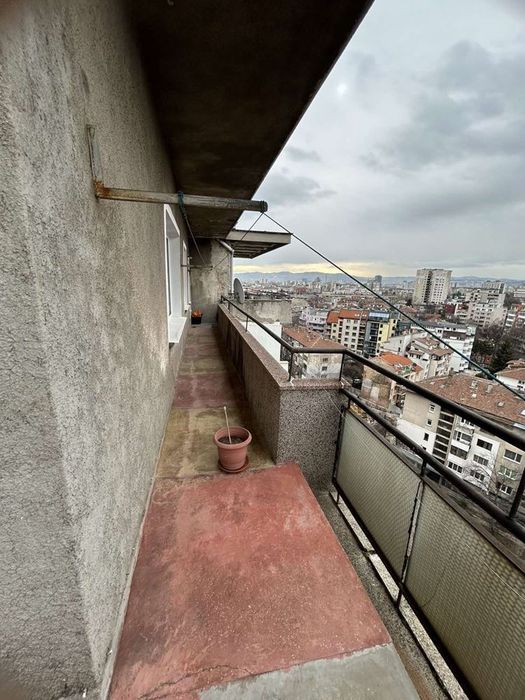 Многостаен апартамент в ж.к. Гео Милев! Отлична локация!