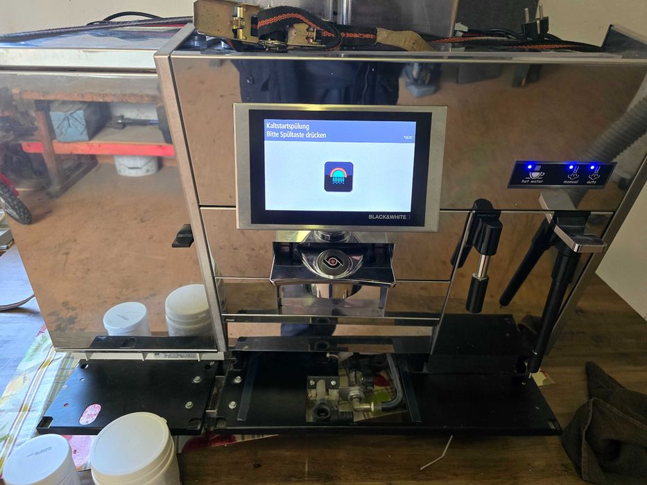 Masina de cafea automata Thermoplan black & white