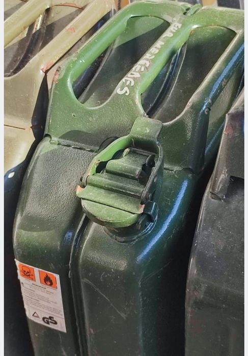 Canistra bună metalica 20L Army și lada muniție vechi armată