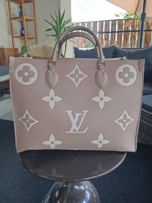 Geanta voiaj  LV
