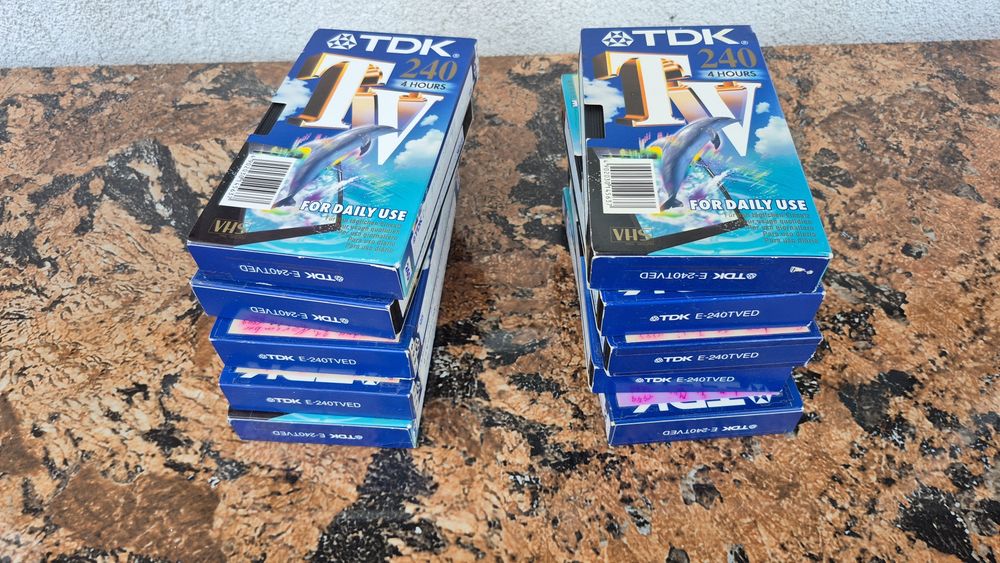 Vând o colecție de 48casete video VHS originale TDK de 240 de minute