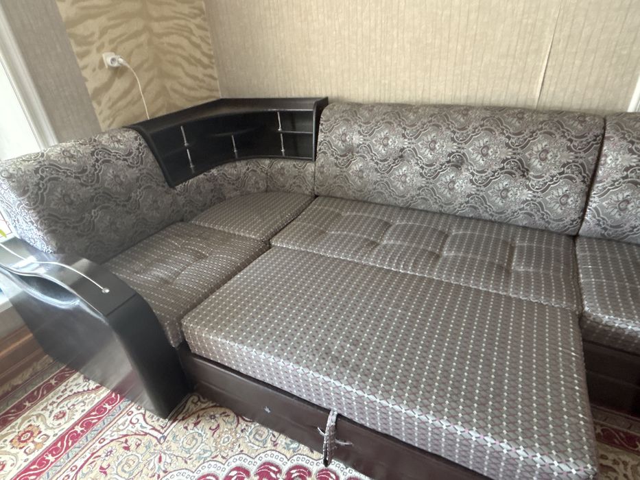 Продается угловой диван в хорошем состоянии