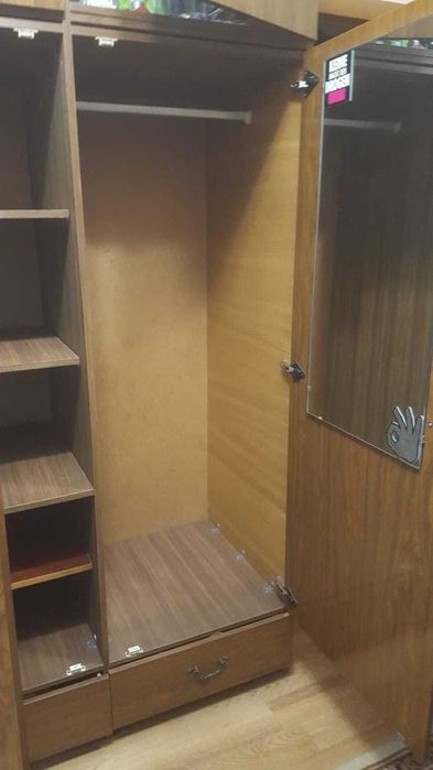 Шкаф лакированный