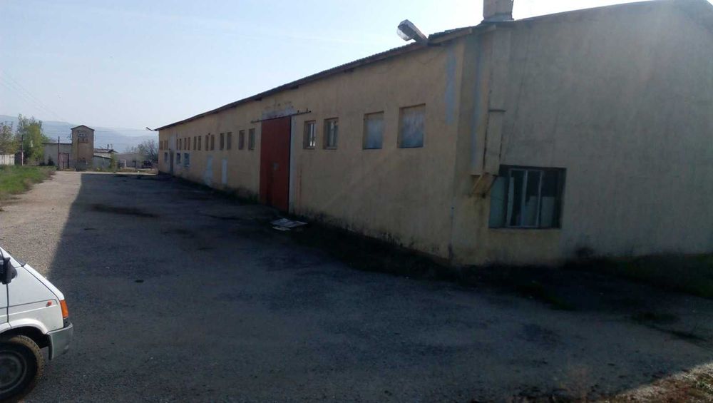 Дава се под наем Промишлена сграда в Гоце Делчев - 1000 кв.м за 1530 € - Снимка #1
