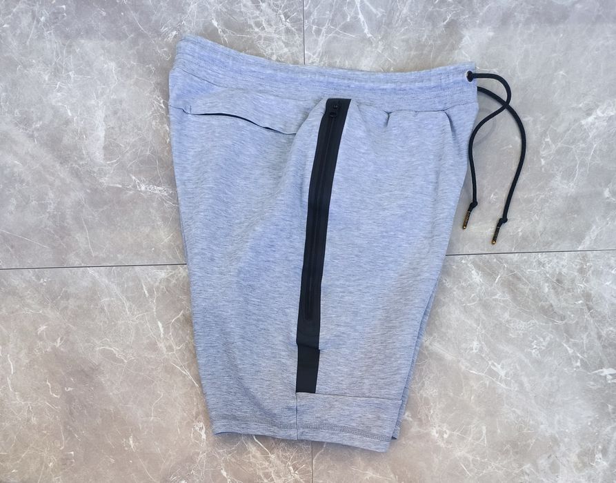 Nike Tech Fleece размер M къси панталони