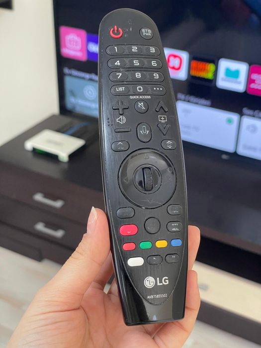 Телевизор LG с настенным креплением