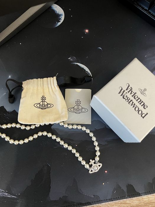 Colier Vivienne Westwood Mini Bas Relief Pearl Choker