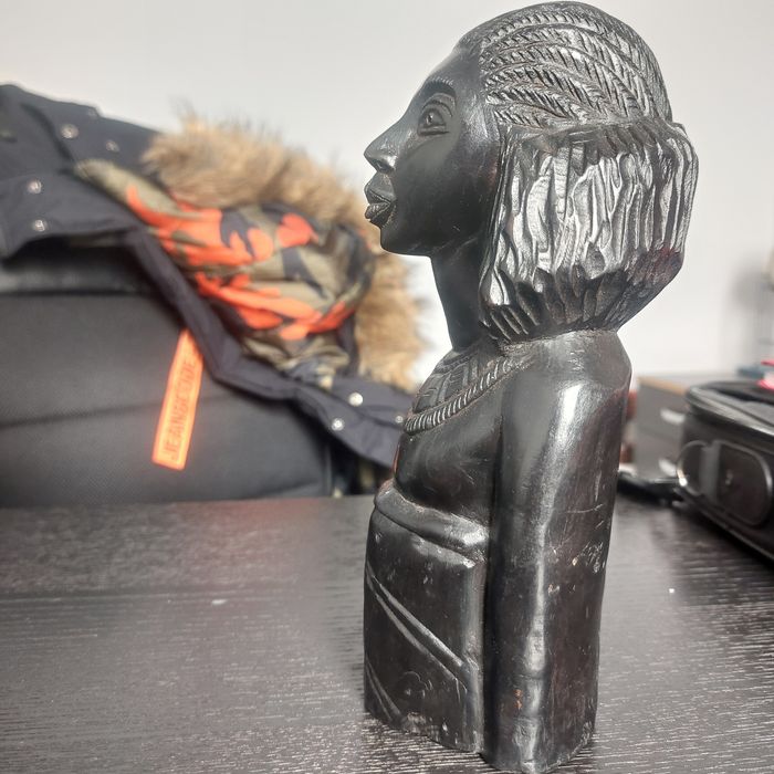 Дървена статуетка от Кения