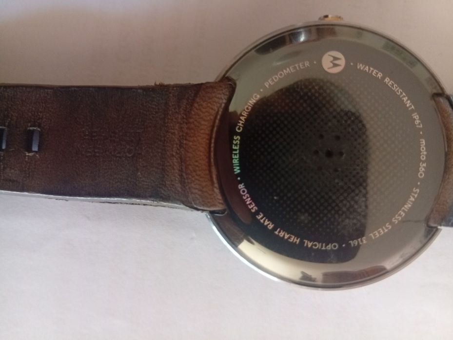 Vând ceas Moto360 3vwc