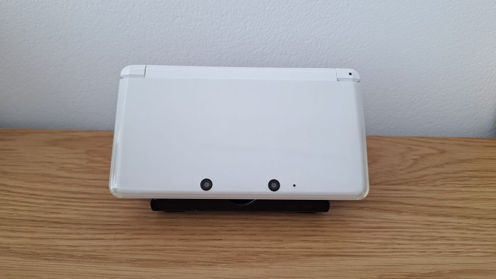 Nintendo 3DS,  Modat, 1500 jocuri, 20-în-1, gata de joacă + Online
