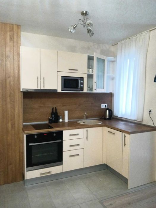 Дава се под наем Двустаен апартамент в Варна, ВИНС - 70 кв.м за 1000 € - Снимка #1