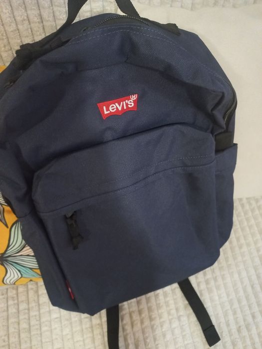 Раница и Шапка LEVIS