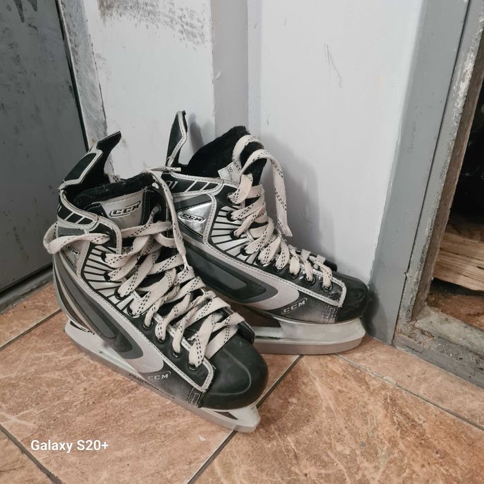 Коньки хоккейные