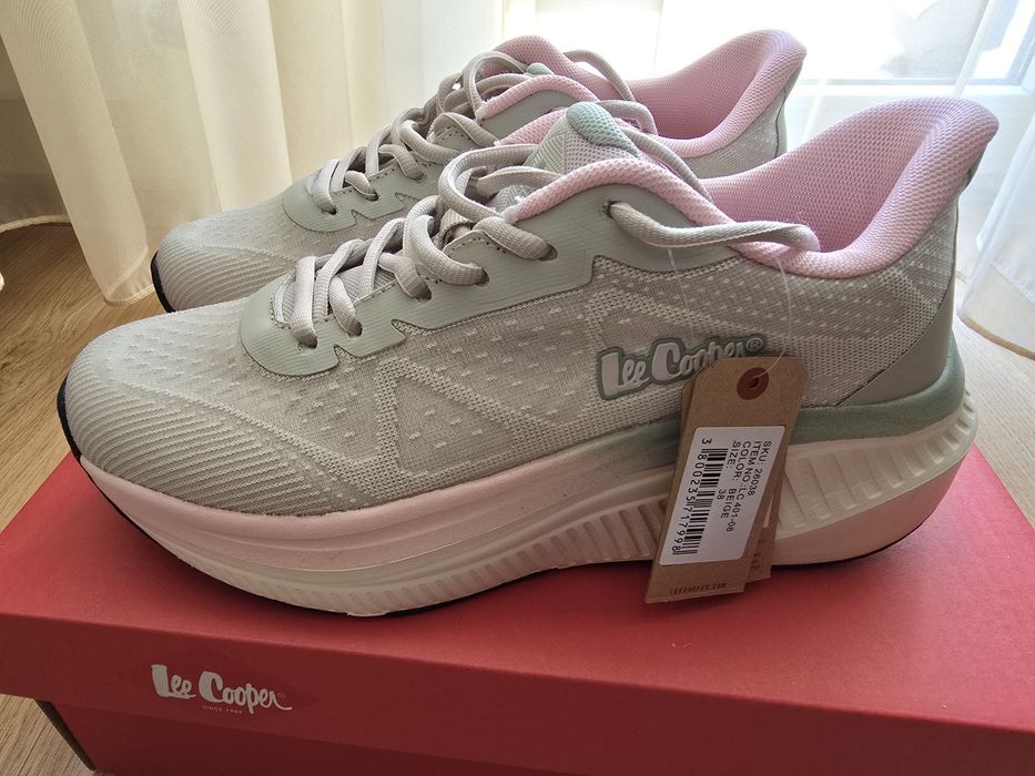 Продавам дамски маратонки  "Lee Cooper" размер 38