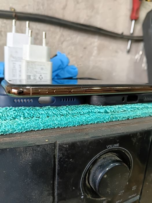 Продам iPhone XS 256gb gold