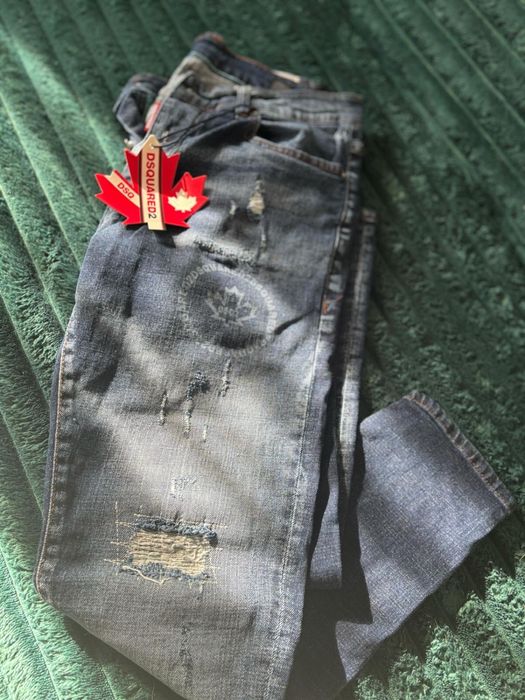 Blugi Dsquared2 – model casual, distressed