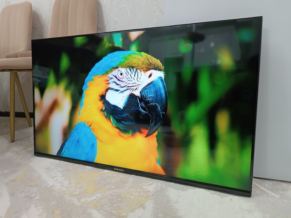 Телевизор SMART TV 43" + Кронштейн.
