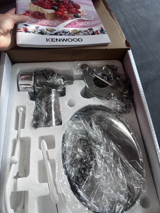 Robot de bucatarie nou Kenwood KMC570