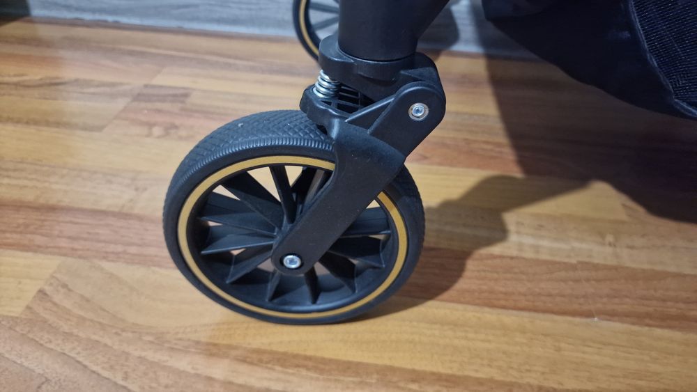 Коляска, зря дома стоит