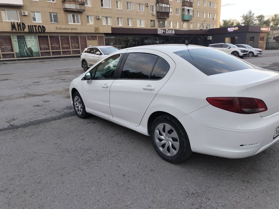 Продам городской автомобиль Пежо