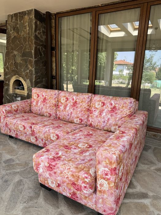 Диван - удобен, цветен