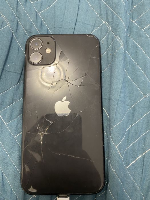 Продаю iPhone 11 на 64 GB.