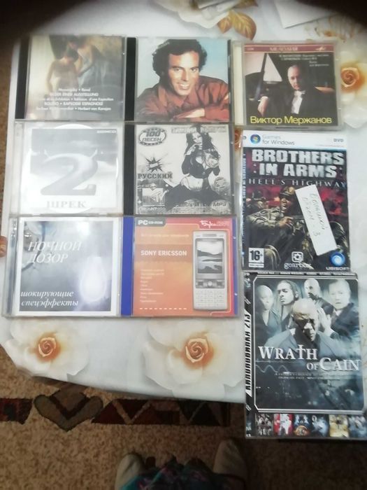 CD-диски с мультиками, художественными фильмами и др.