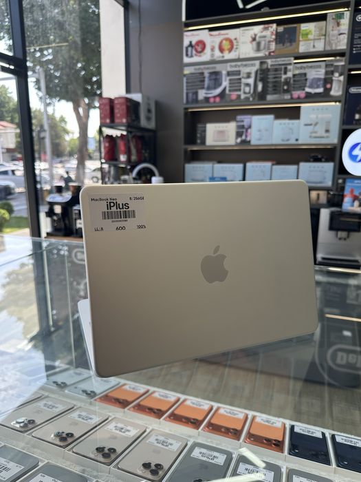 MacBook Neo 8/256