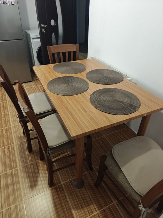 Set Masă + 4 Scaune lemn nuc
