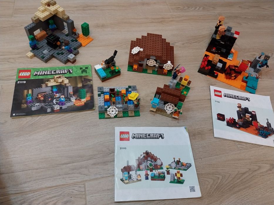 Vând diferite seturi Lego minecraft