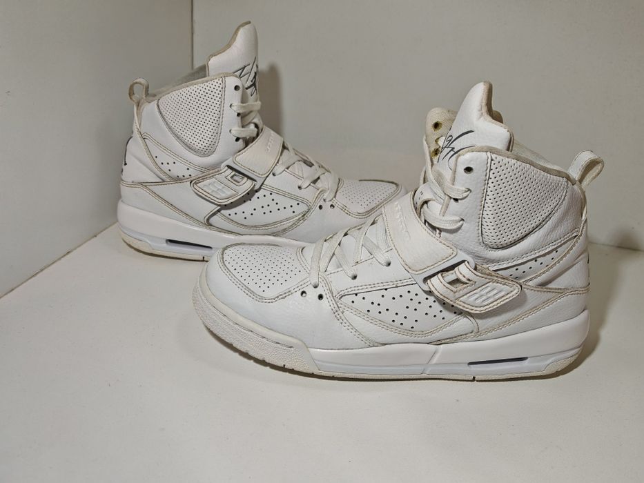 Продавам маратонки Nike Jordan Flight  в много добро състояние.