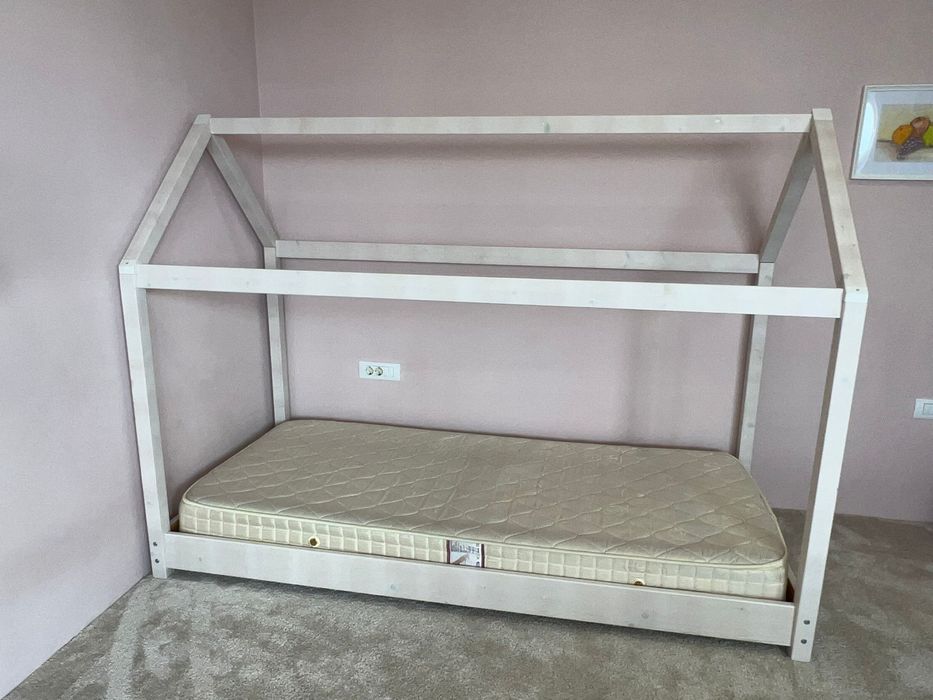 Pat din lemn pentru copii