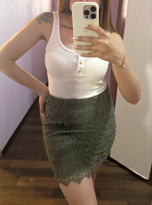 Дантелена зелена пола