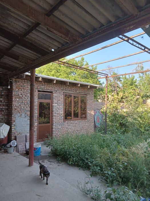 4+1 хонали ховли жой сотилади Навруз махалласи Кизил масжид ёнида.