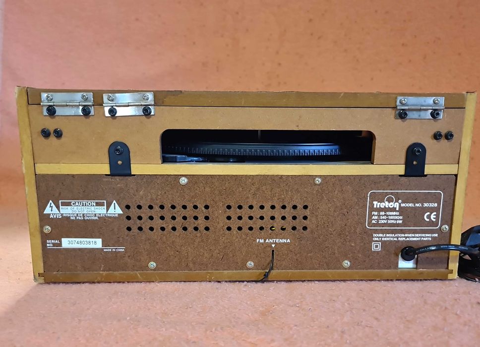 Radio cu pickup "Treton" Funcțional.