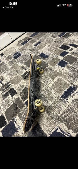 Skateboard   Lungime 78cm lățime 20 cm