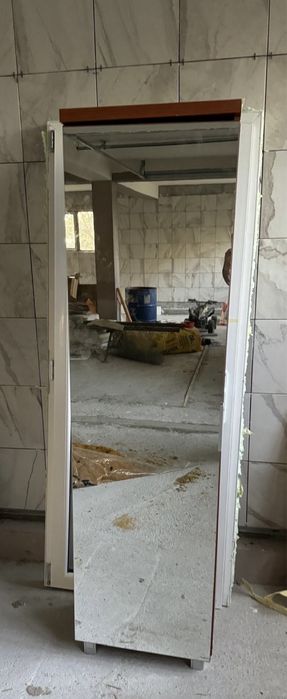 Dulap pentru hol cu oglindă