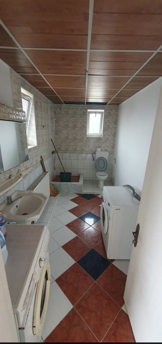 Închiriez casă pentru afacere