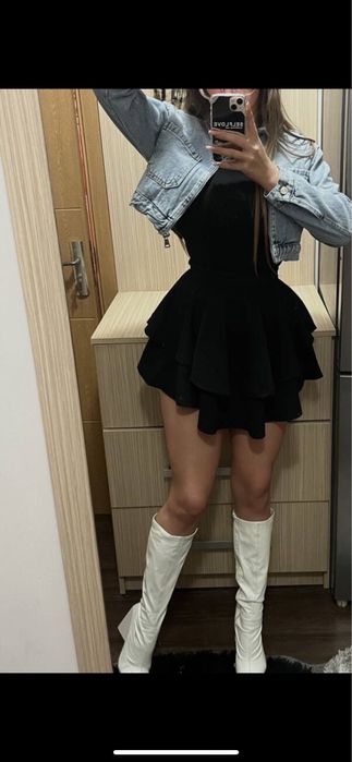 Дамска къса черна пола