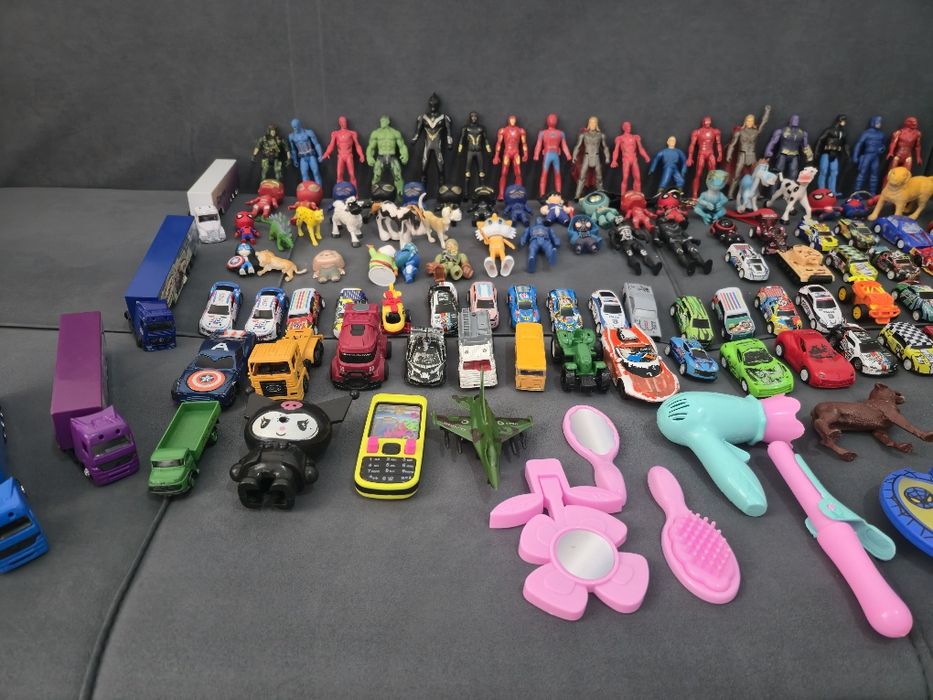 Детские игрушки .