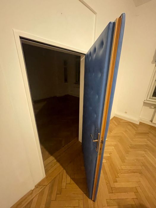 Usa birou  piele albastră