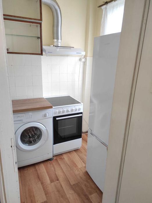 Дава се под наем Тристаен апартамент в Габрово, Център - 75 кв.м за 178.5 € - Снимка #1